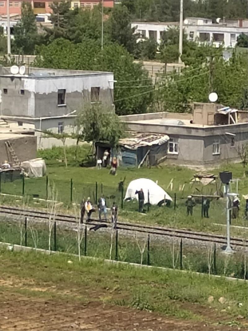 Diyarbakır’da tren raylarında şüpheli ölüm
