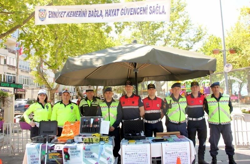 Çınarcık’ta Trafik Haftası bilgilendirme standı açıldı
