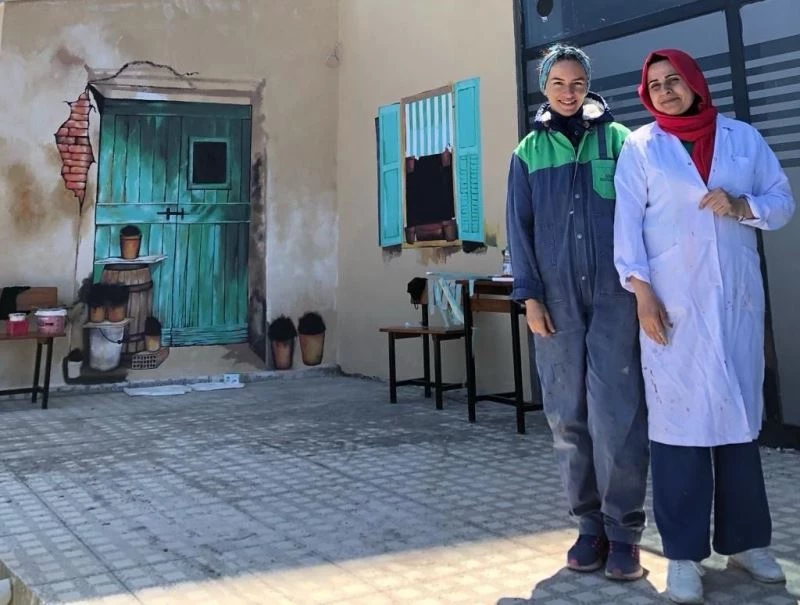 Eski kapılar sanat eserine dönüşüyor
