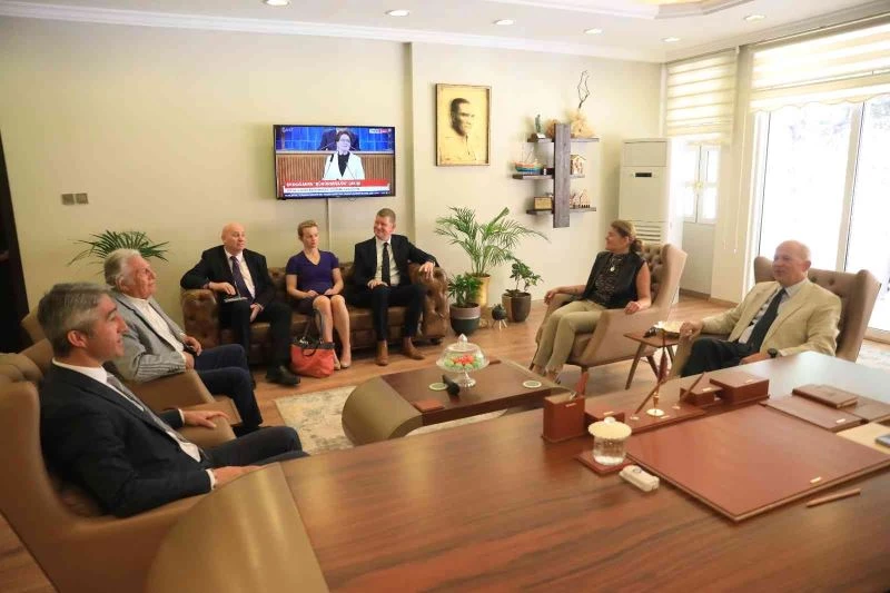 Başkan Oktay, İngiliz Diplomat Chilcott’u ağırladı
