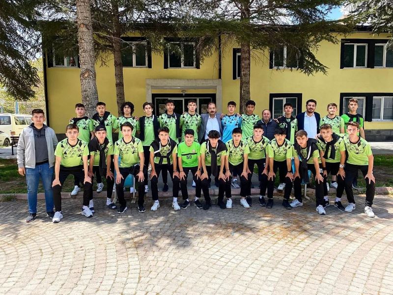 Kocasinan Şimşekspor, U18 Türkiye Şampiyonası içinNevşehir’e gitti
