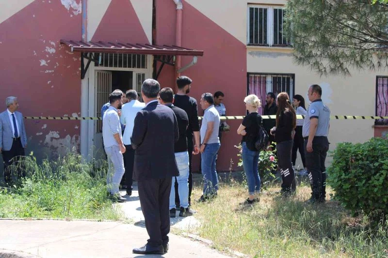 Üniversitenin marangoz atölyesinde bir kişi ölü halde bulundu
