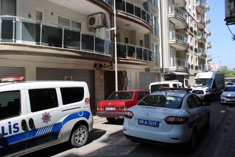 Kendisini almaya gelen polislere, bıçakla direndi
