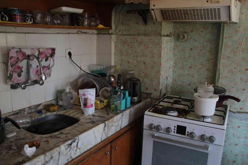 Kedisi için ısıttığı sütü ocakta unuttu, binada panik yaşandı
