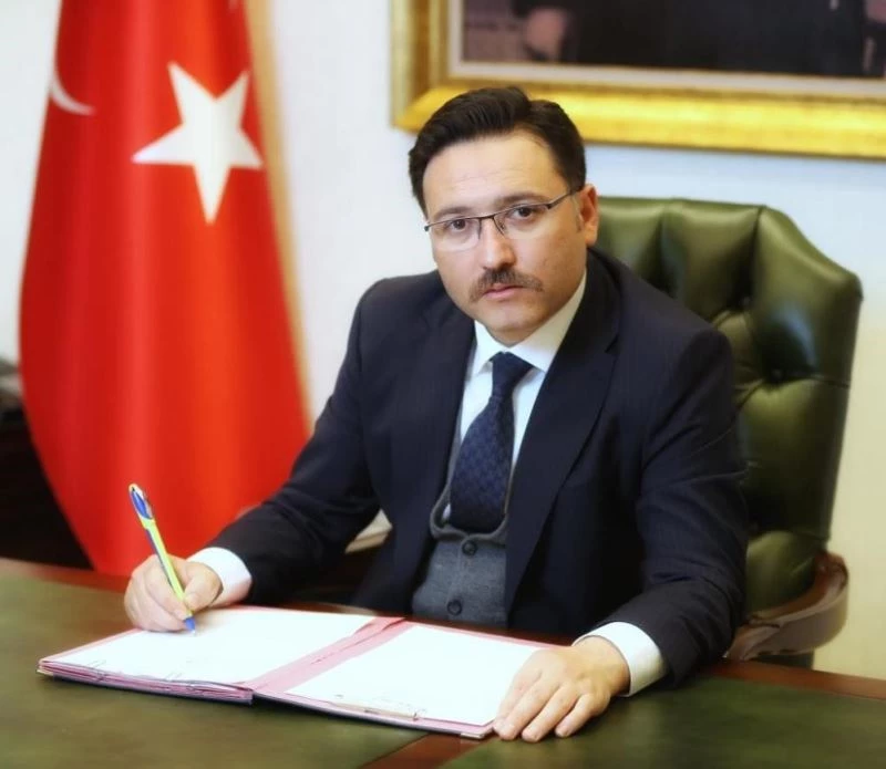 Bir şehir tayini çıkan vali için üzüldü
