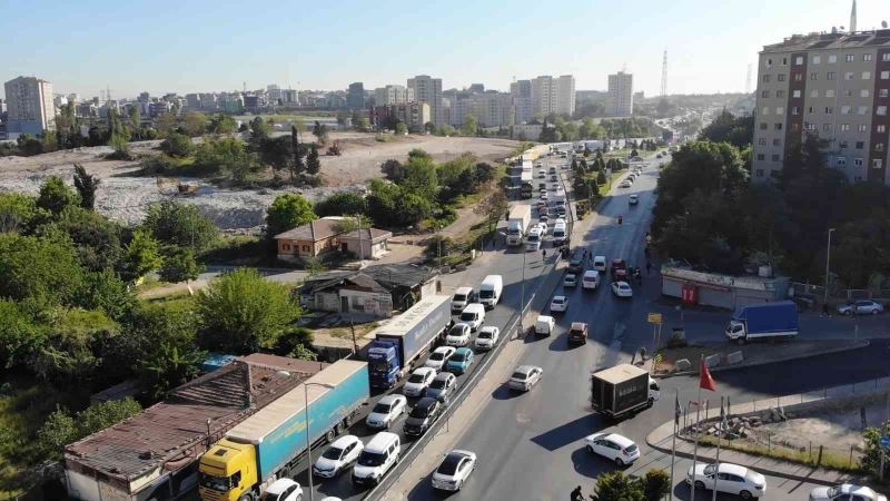 Ataşehir’de yolu kilitleyen tır trafiği 10 gündür devam ediyor
