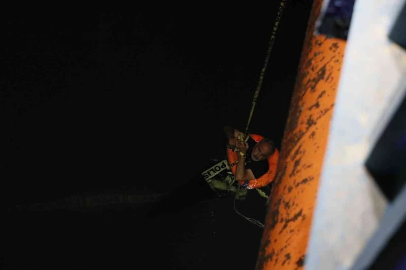 Yasak aşk yaşayan sevgililer köprüden suya atladı: Kadın öldü, Erkek kurtuldu
