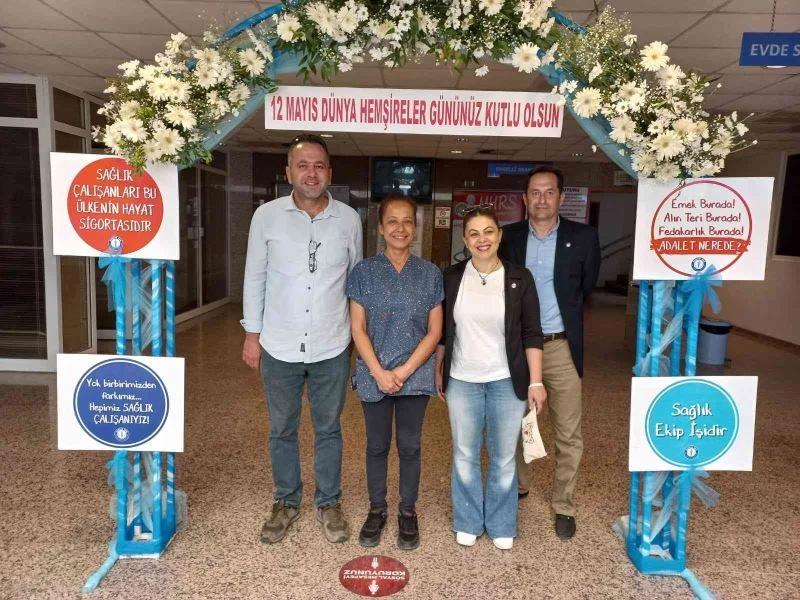 Fethiye’de hemşirelere çiçekli karşılama
