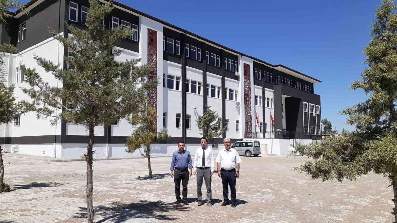 Samsat’ta öğrenciler konteyner sınıflarından kurtuldu
