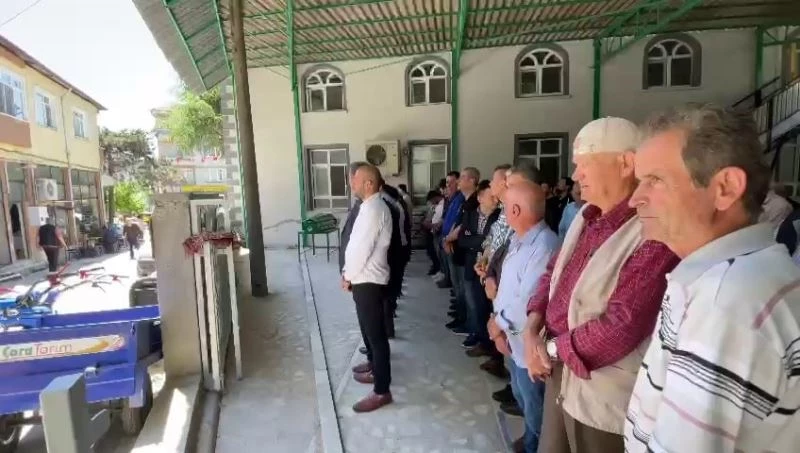 Yangını söndürmek isterken hayatını kaybetmişti son yolculuğuna uğurlandı
