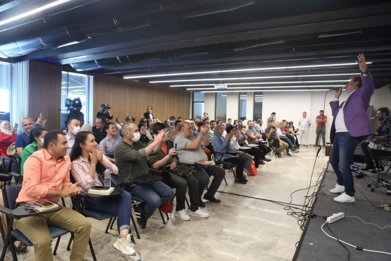 Ahmet Selçuk İlkan, 12. Kocaeli Kitap Fuarı’na katıldı
