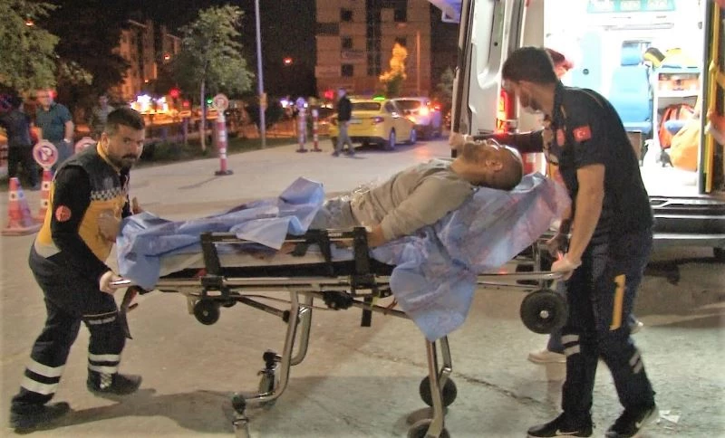 Husumetli şahıslar arasındaki sözlü tartışma silahlı kavgaya dönüştü: 1’i ağır, 5 yaralı
