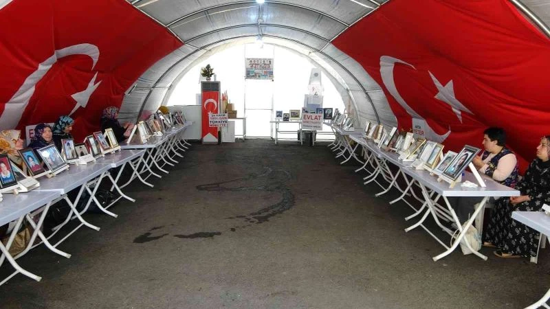 Ailelerin kararlı direnişi 985’inci gününde
