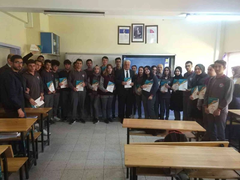 Bayburt İl Milli Eğitim Müdürlüğü tarafından yardımcı kaynak kitaplar dağıtıldı
