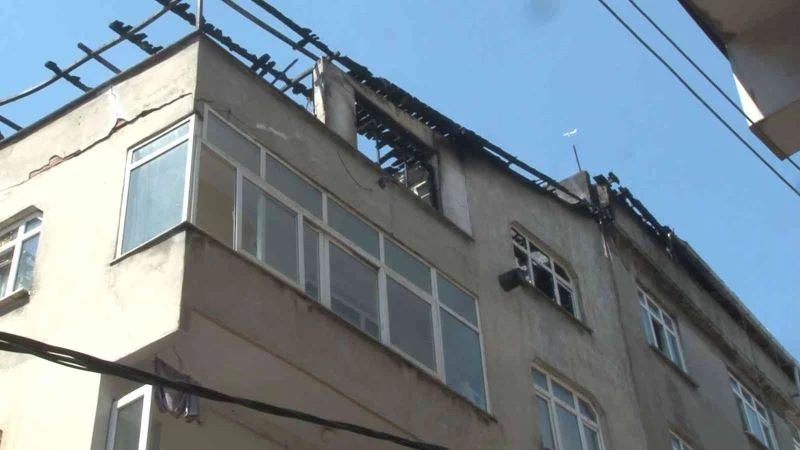 Prizde unutulan şarj aleti faciaya neden oldu: 2 daire küle döndü
