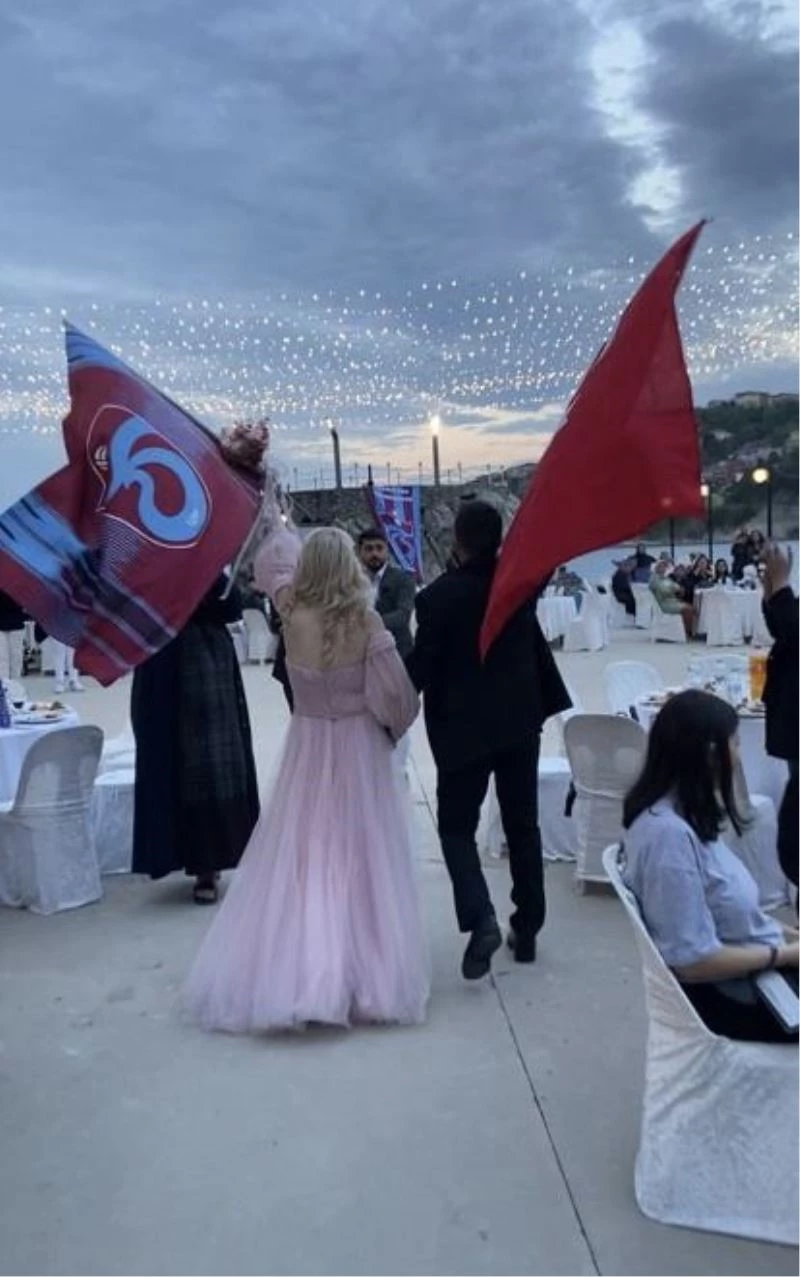 Nişan merasimine şampiyonluğu kutlayarak geldiler
