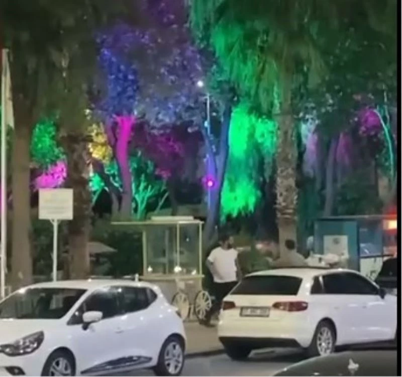 Antalya’da silahlı sopalı kavga, silahla ateş edilme anı kamerada: 3 yaralı, 3 gözaltı
