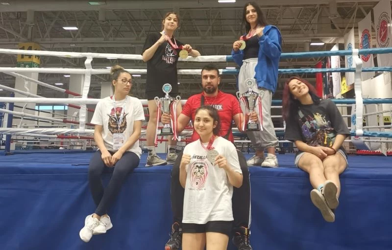 Kickboks Açık Dünya Kupası’na Aydınlı sporcular damga vurdu