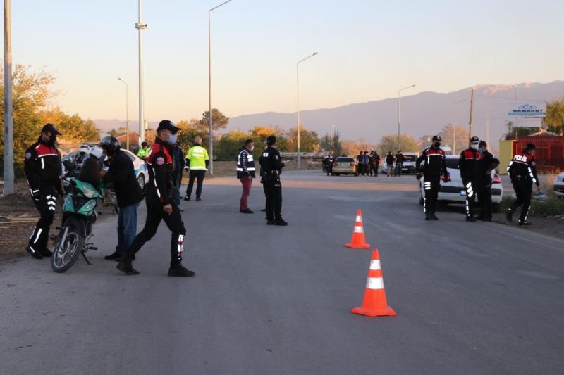 Erzincan polisi suç ve suçluya geçit vermiyor
