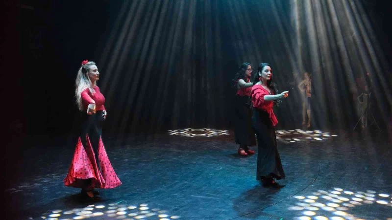 Sahne Sanatları öğrencilerinin mezuniyet törenleri nefesleri kesti
