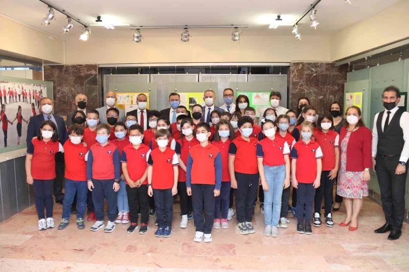 Pandemide öğrencilerden yoğun bakım personeline gönderilen mektuplar sergilendi
