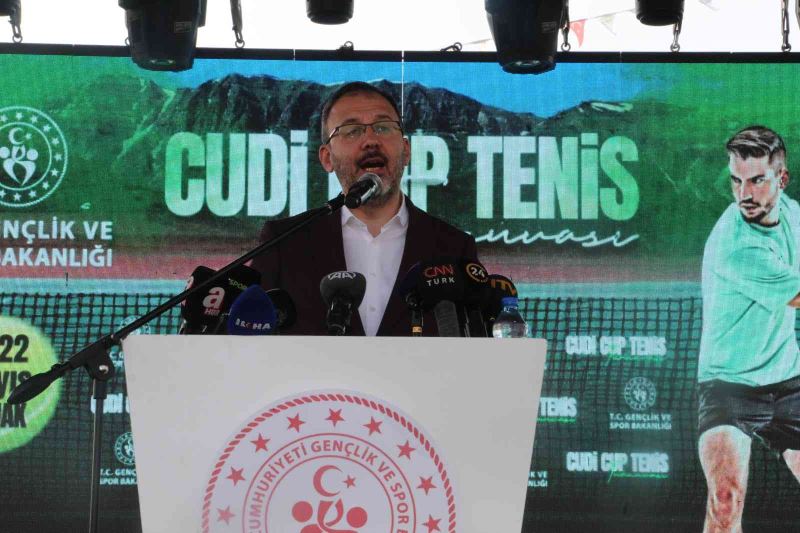 Bakan Kasapoğlu, Uluslararası Cudi Cup Tenis Turnuvası’nı izledi
