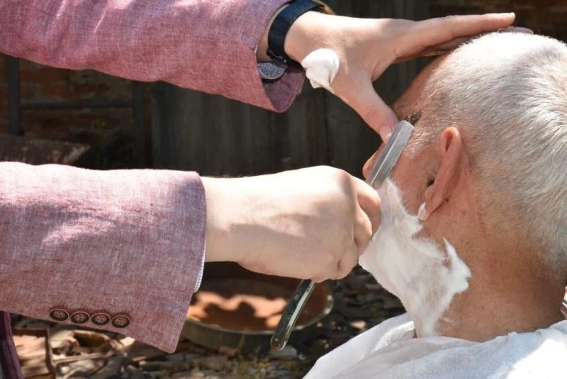 Kuaförlerden gönüllere dokunan hizmet
