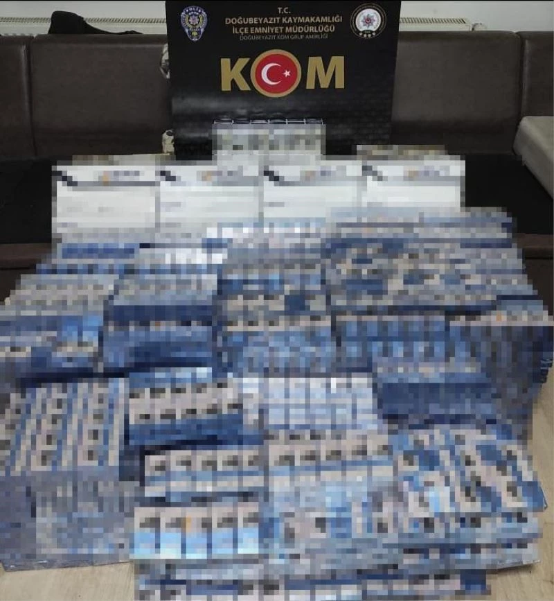 Çay paketleri içine gizlenmiş 3 bin 877 paket kaçak sigara ele geçirildi
