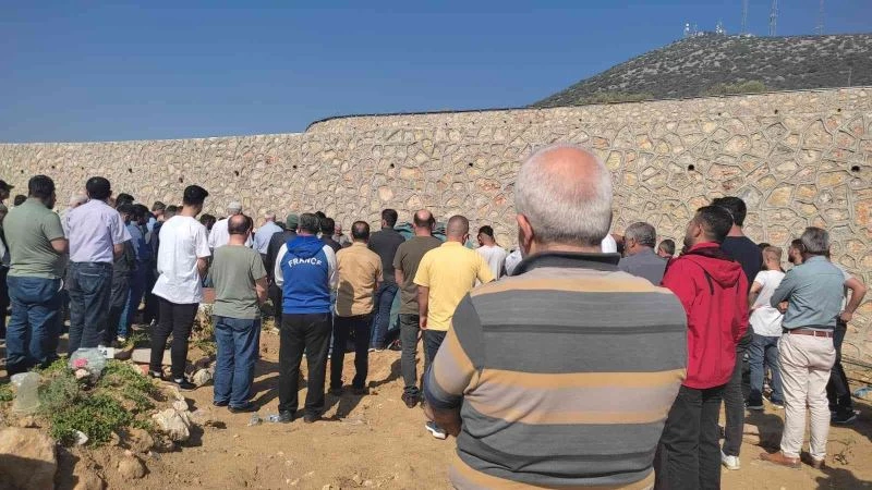 Saplantılı aşık kurbanı Sinem toprağa verildi
