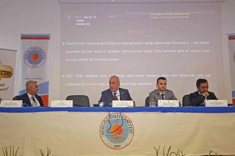 Rektör Çomaklı, ortak arıcılık araştırmaları çalıştayına katıldı
