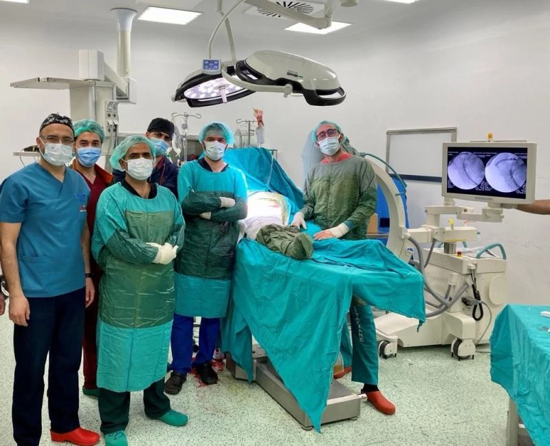 Kırılan leğen kemiğini 20 halkalık zincirle birleştirdiler
