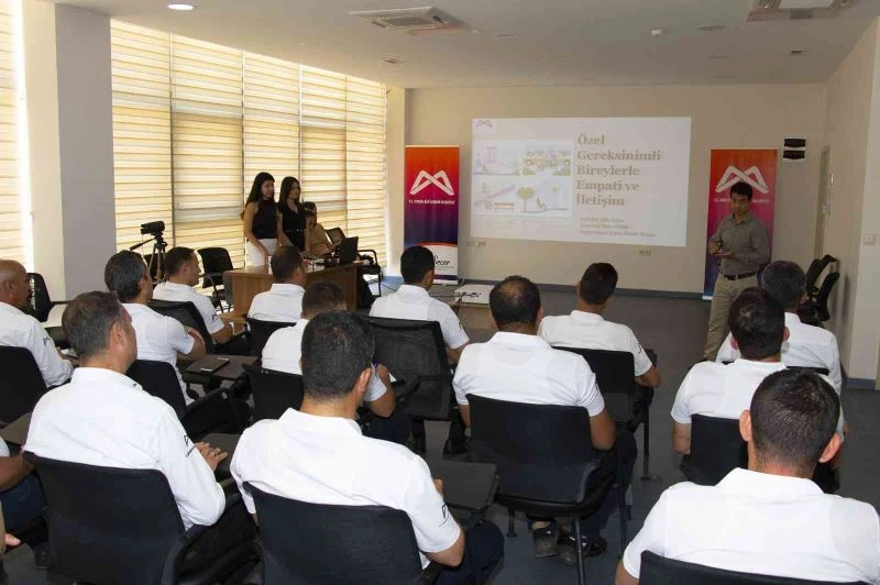 Mersin Büyükşehir Belediyesinden otobüs şoförlerine ’empati’ eğitimi
