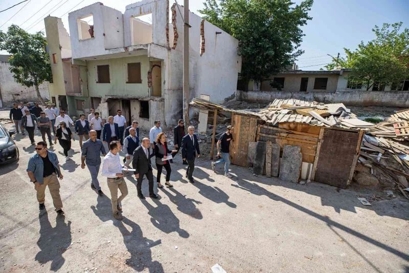 Başkan Tunç Soyer Uzundere’deki çalışmaları inceledi
