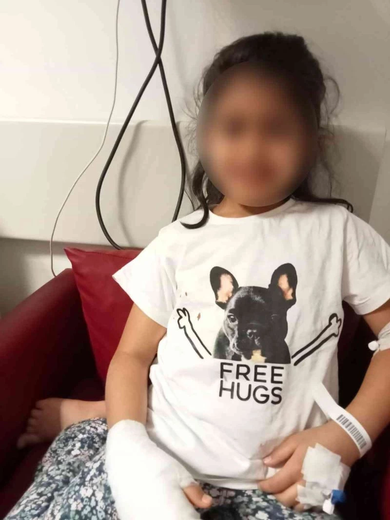 Okulda parmağı sıraya sıkışan küçük Zeynep’in parmağı kesildi
