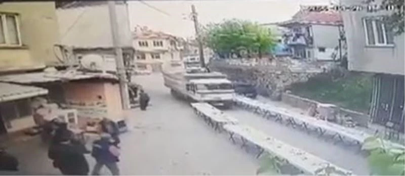 İftar masalarının arasına dalan kamyonet yürekleri ağza getirdi
