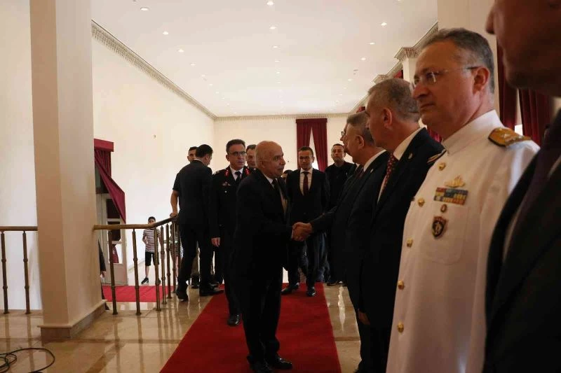 Vali Su, kamu görevlileriyle bayramlaştı
