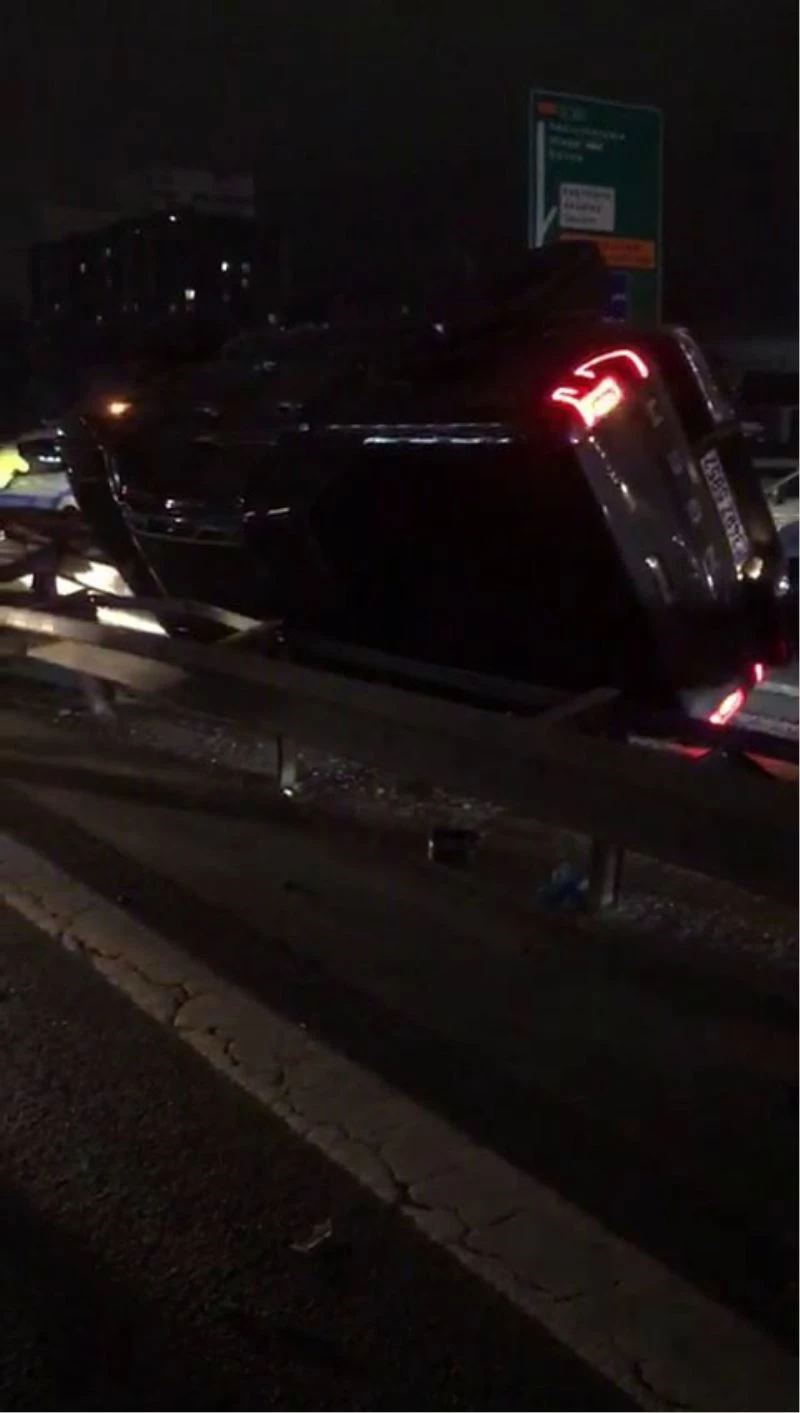 TEM Otoyolu’nda “makas” kazasında pikap takla attı: 4 yaralı
