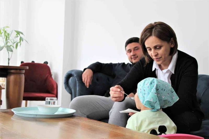 Koruyuculuğun ne olduğunu en iyi o biliyordu: Koruyucu evlat iken, koruyucu anne oldu
