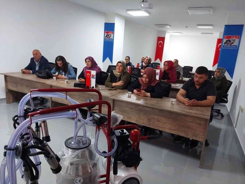 Kastamonu’da çiftçilere süt sığırcılığında sağım hijyeni eğitimi
