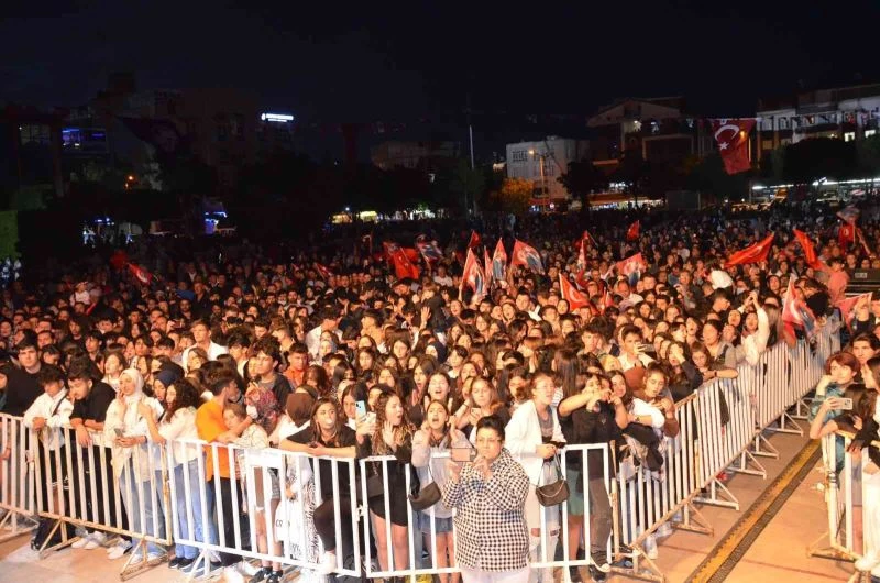 Didim Belediyesi 19 Mayıs’ı Grup “Gripin” ile kutladı
