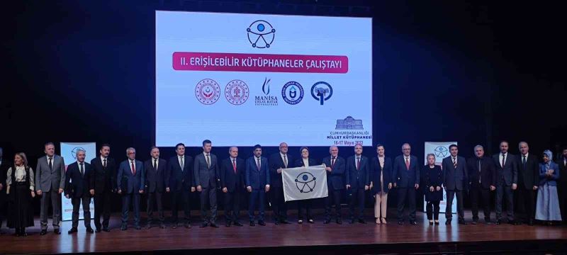 Bakan Derya Yanık’tan İzmir Kavram Meslek Yüksekokulu’na ödül

