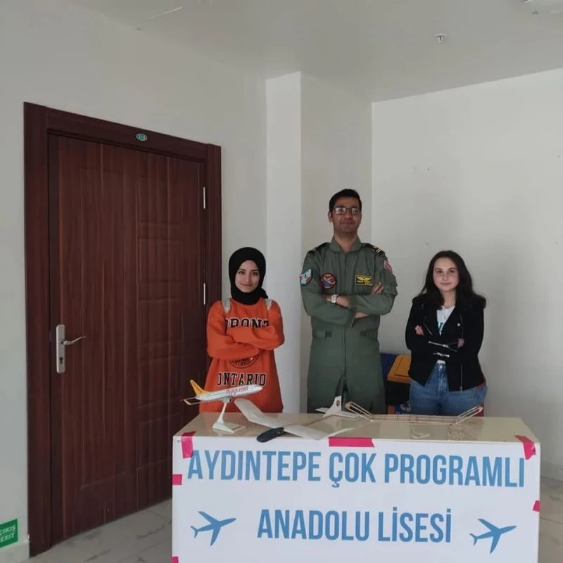 Aydıntepe Çok Programlı Anadolu Lisesinde dron eğitimi ve ata model uçak yarışması

