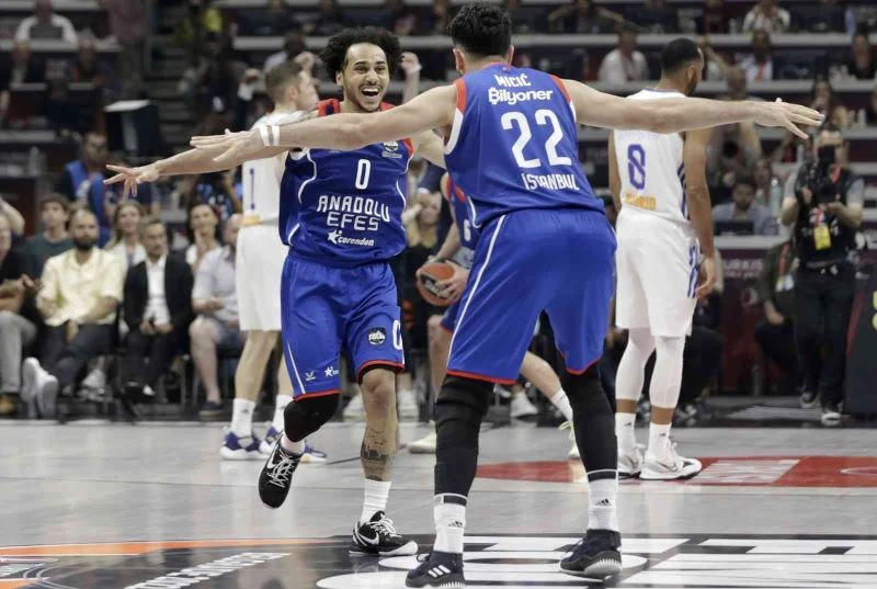 THY Euroleague final-four finalinde Anadolu Efes, Real Madrid’i 58-57’lik skorla mağlup ederek şampiyon oldu.