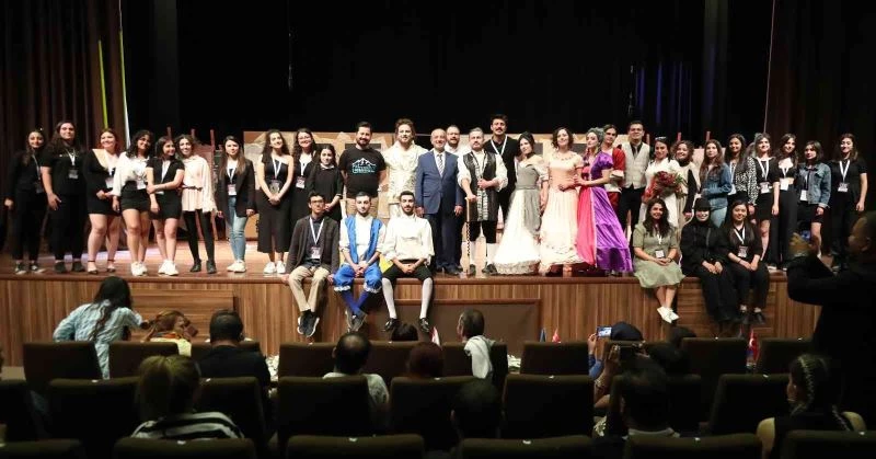 Moliere’in ‘Cimri’si Hasan Kalyoncu Üniversitesi’nde sahnelendi
