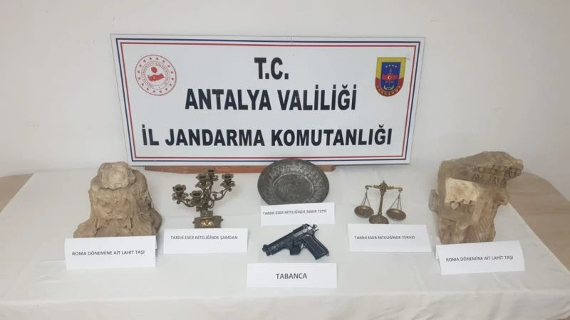 Jandarmanın yaptığı baskında evden tarih çıktı
