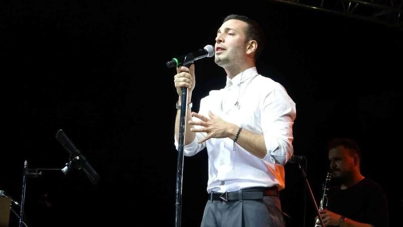 Hatay’da ünlü popçu Oğuzhan Koç sevenleriyle buluştu
