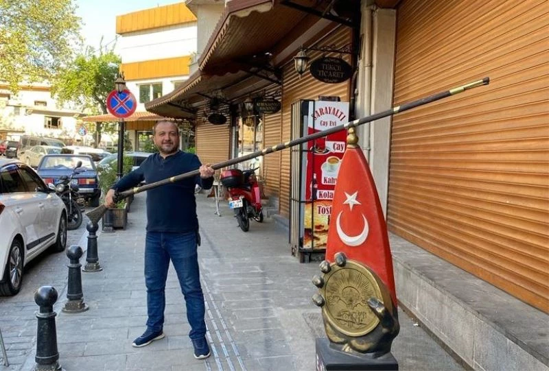 Antikacı 3 metrelik tüfek yaptı, hedefi Guinness’e girmek
