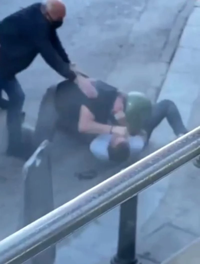 İETT şoförü ile motokuryenin yol verme kavgası kamerada
