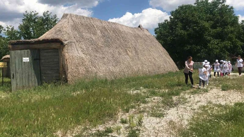 ‘Meraklı Arkeologlar’ kazıda
