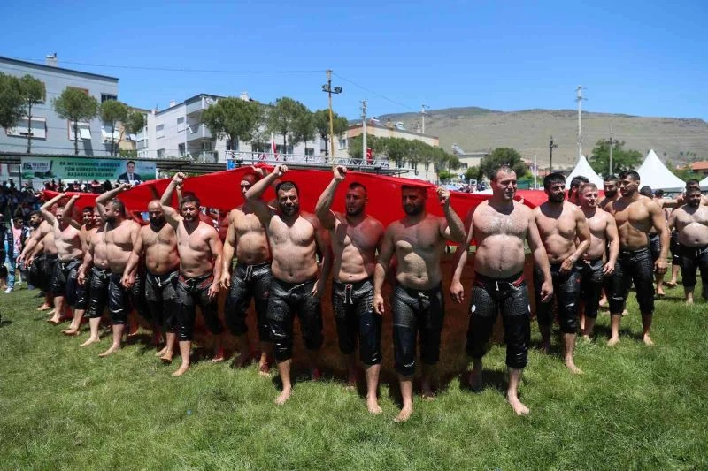 Pehlivanlar, Helvacı’da er meydanına indi
